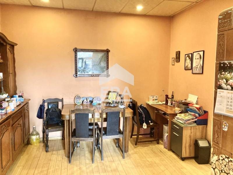 Продава се Етаж от къща в София, Център - 142 кв.м за 2346 €/кв.м - Снимка #1