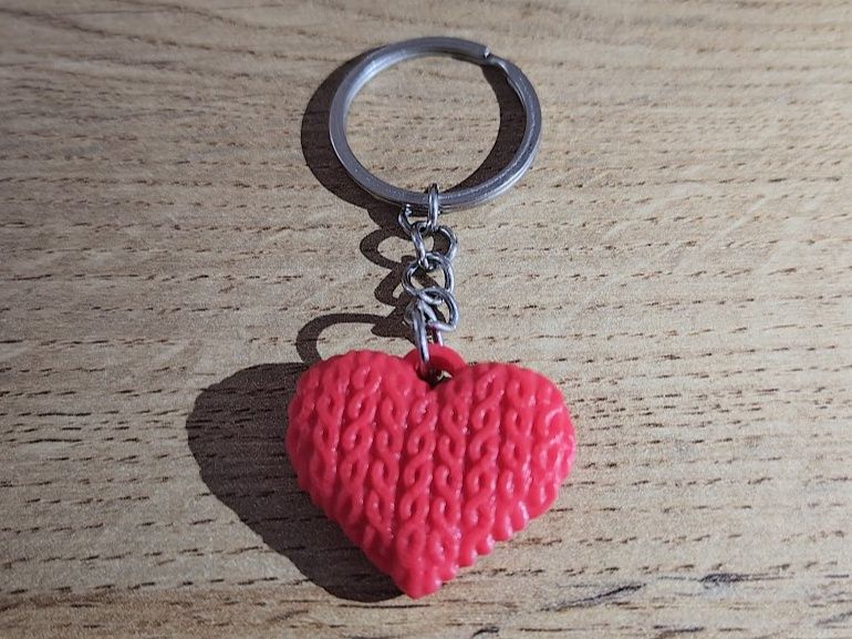 Брелок-сердце, материал пластик