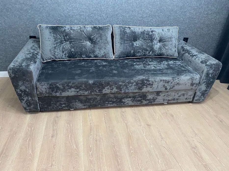 Отдaм дapoм диван