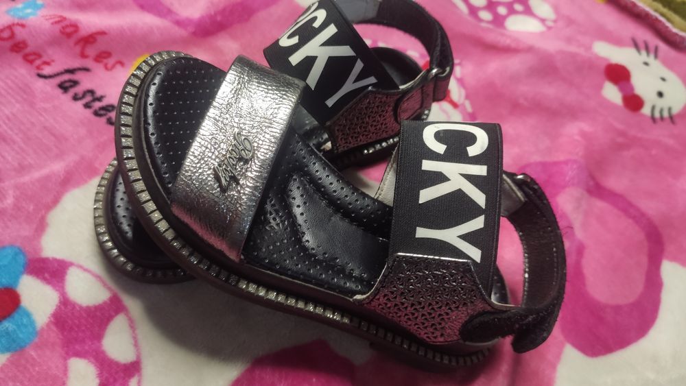 Сандали на девочку