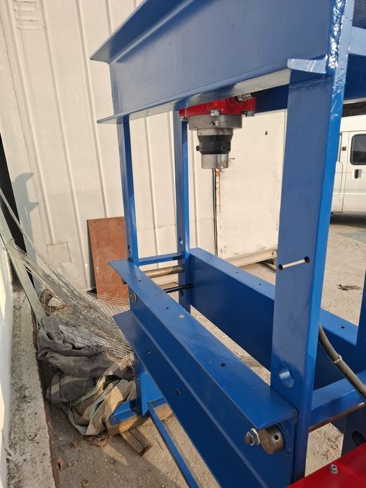 Продаются гидровлический пресс с усилием,40тон