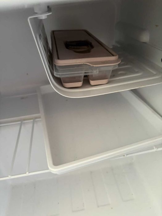 CROWN малък хладилник