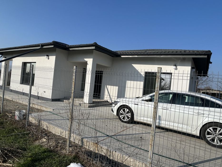 Casa la curte Mogosesti Adunatii Copaceni