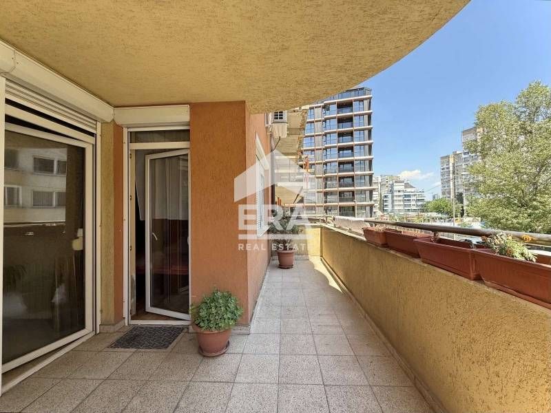 Продава се Двустаен апартамент в София, Манастирски ливади - 70 кв.м за 1887 €/кв.м - Снимка #3