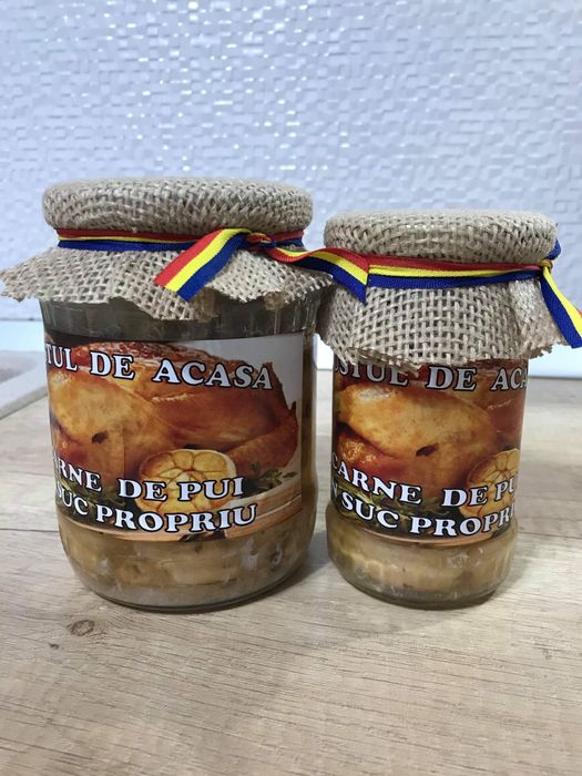 Conserve de pui.