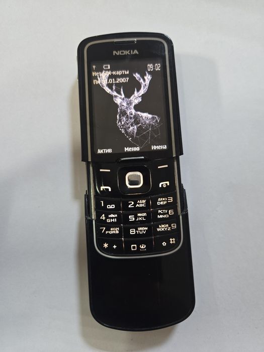 Nokia 8600 luna.