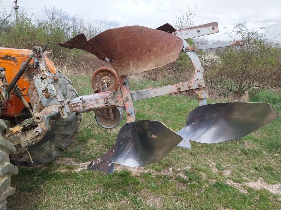 Vând plug 2 brazde reversibil