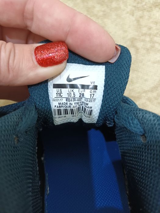 Продавам детски маратонки на найк много малко носени запазени са