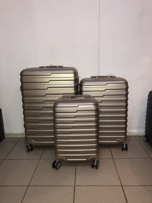 Чемоданы Пластиковые ударопрочные