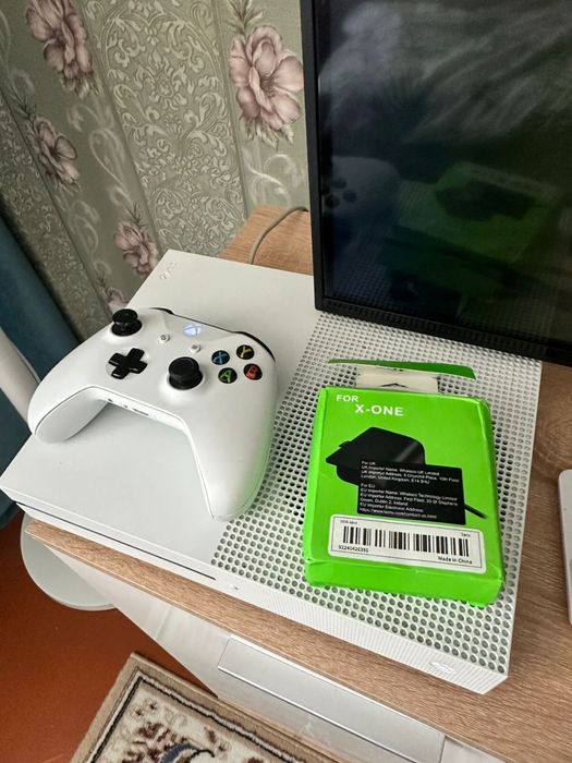 Xbox one s 1tb 1 геймпад