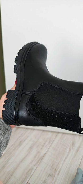 Ghete / botine noi mărimea 32