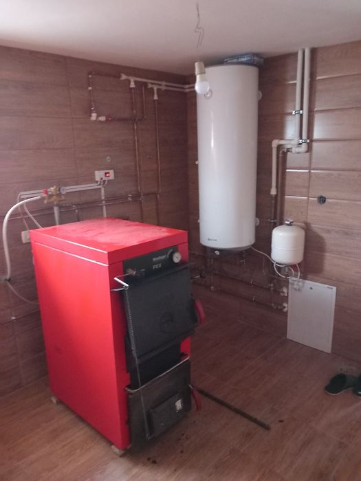 Montez panouri solare pentru apa calda menajera  ,instalați  sanitare, centrale termice pe lemne.