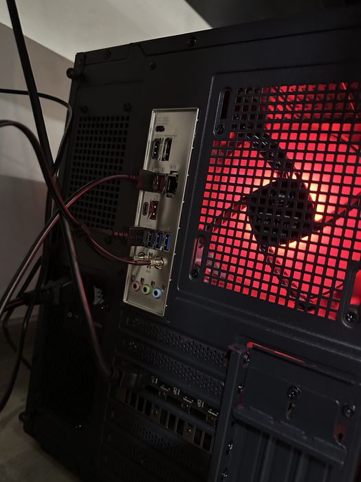 Геймърски компютър Ryzen 7 • RTX 5060 • Нов