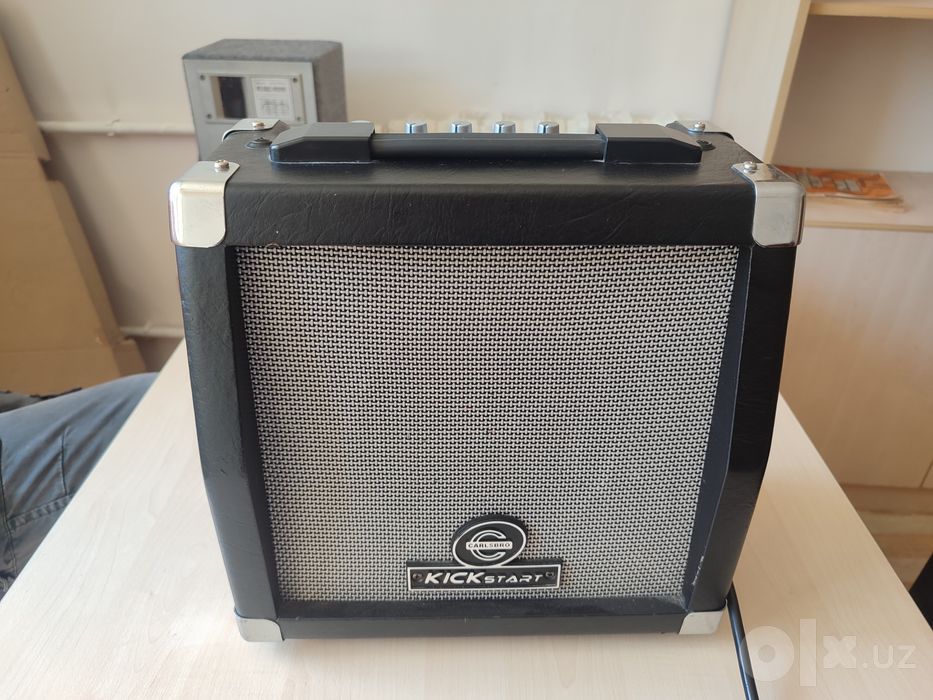 Гитара fender stratocaster + комбик 12в