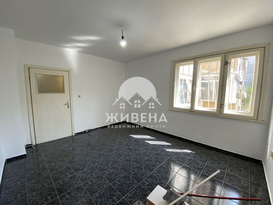 Продавам 4-стаен апартамент, кв. Възраждане 2, ЧЖП: 118 кв.м