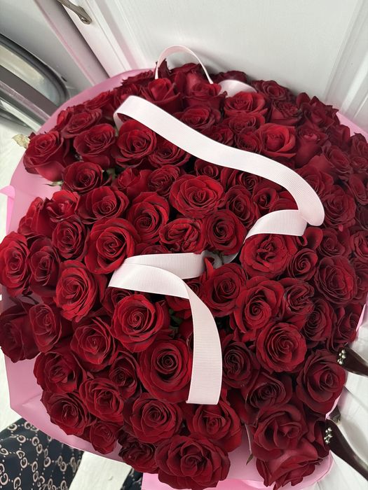 Продам 101 роз красных свежие