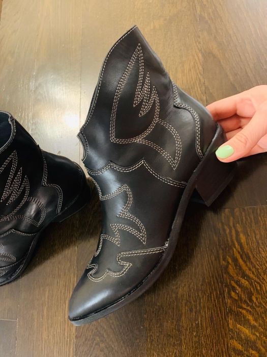 Ciocate - Botine negre piele cu broderie cu fir alb