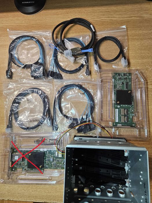 Componente server / desktop PCIE SAS Controller + cabluri