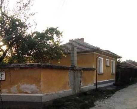 Ръжево Конаре-Едноетажна тухлена къща с 325кв. двор