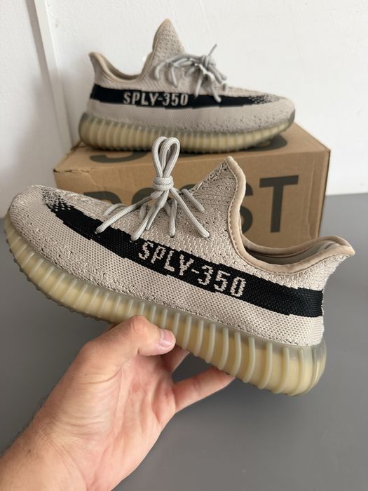 Yeezy 350 V2.