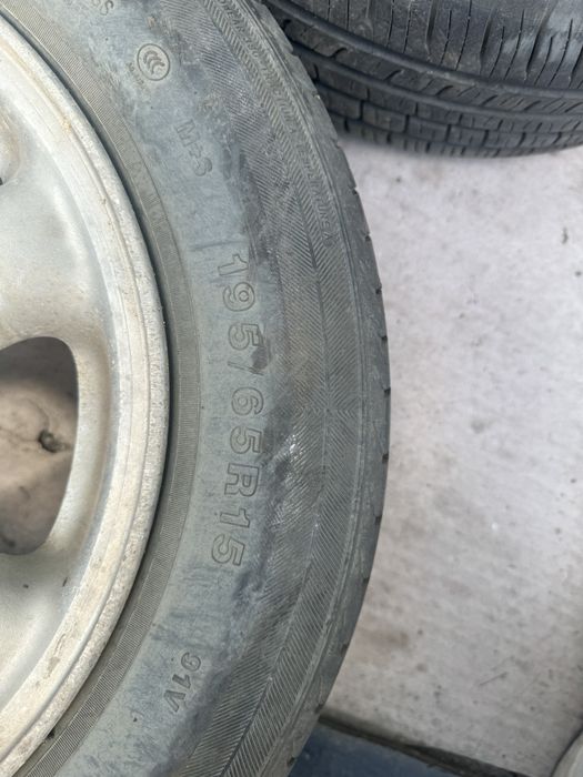 Продаю диски с резиной на R15