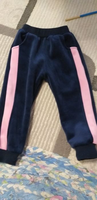 Продам велюровый костюм на девочку