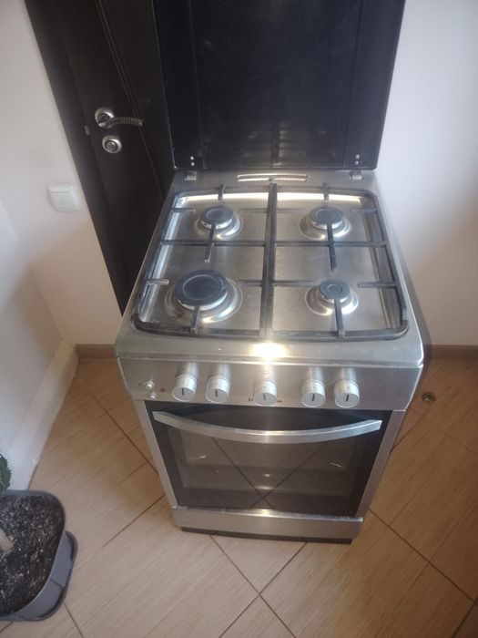 Продам газовую плиту Hansa