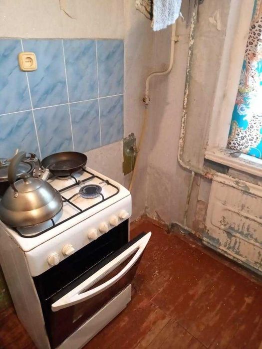 срочно 2х комнатная 8мкр.