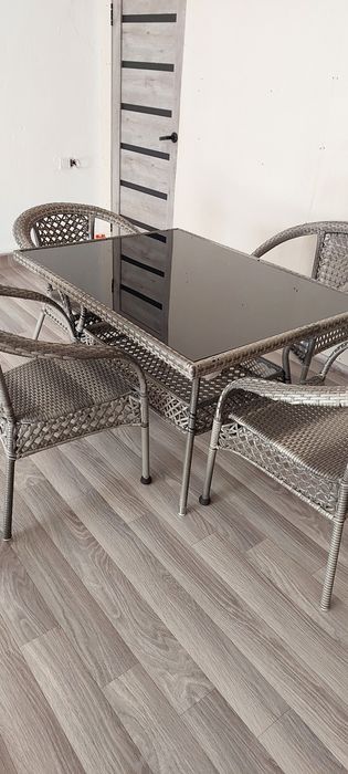 Комплект стол со стульями