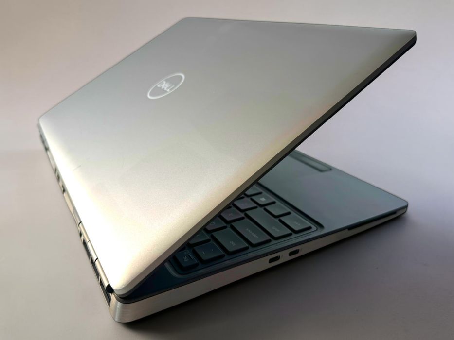 Dell Precision 7560 15,6 Full UHD i7-11850H 32RAM 512GB SSD RTX A3000 Перфектен! Гараниця!