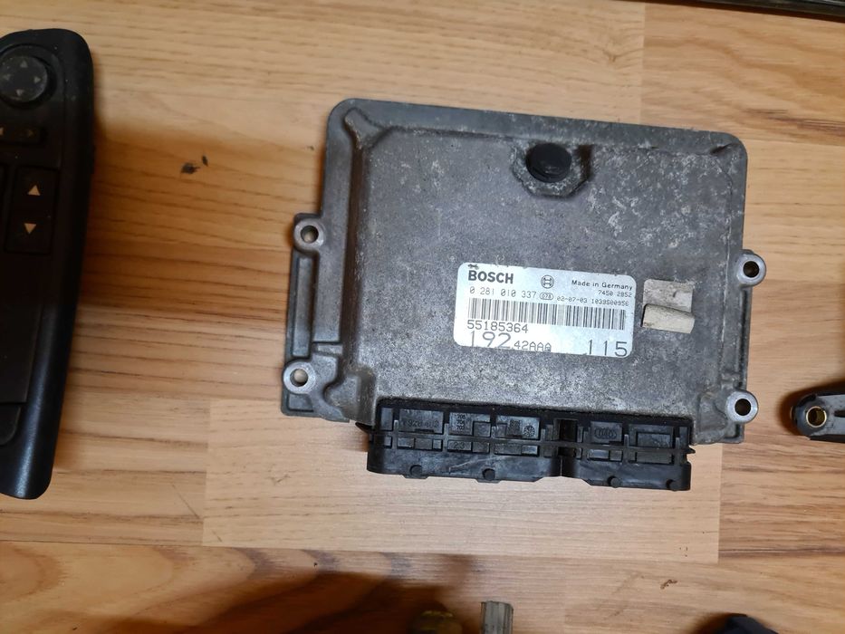 Piese Fiat Stilo 5 usi Hatchback 1.9 JTD Oglinzi Jante Aliaj Abart R17