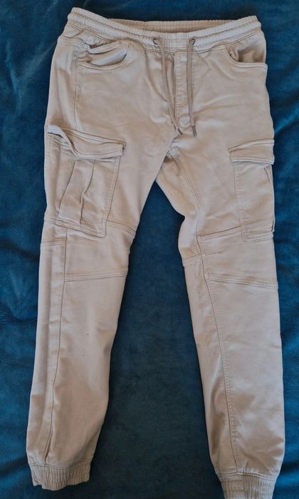 Vand pantaloni cargo crem