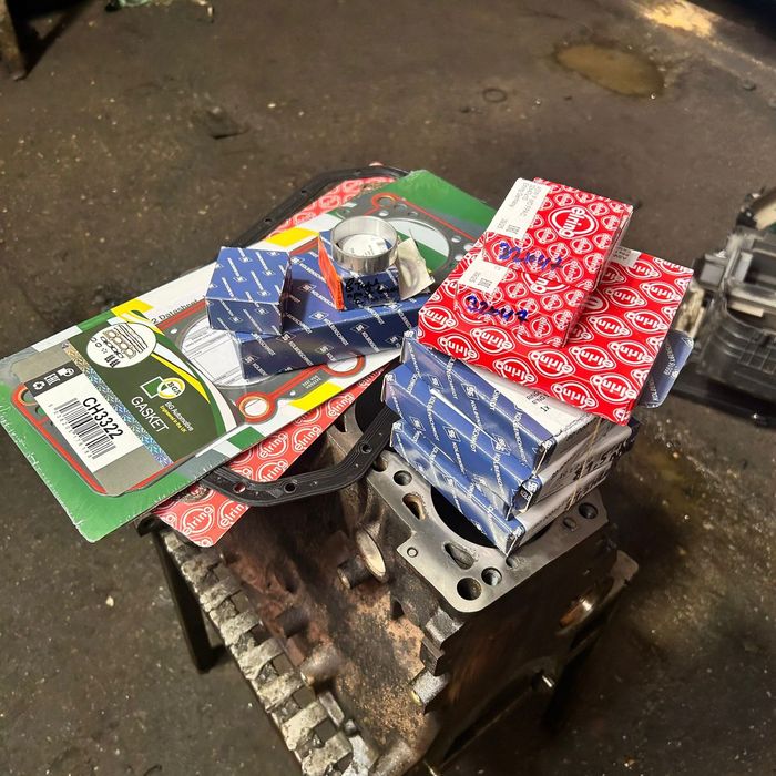 Матор 1.8 моник на Пассат гольф ауди