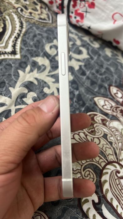 Продам айфон 12 белый 128 акб 74