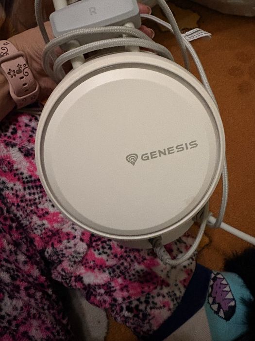 Слушалки ,3D очила и клавиатура