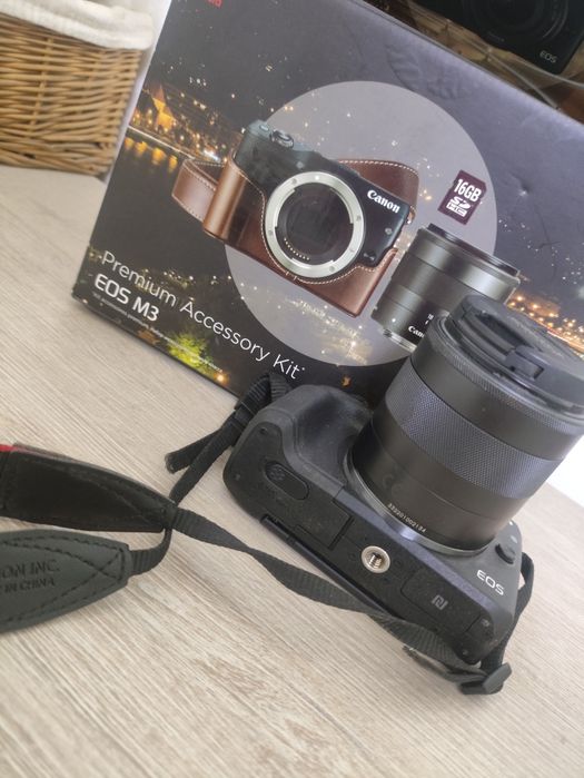 Продам фотоаппарат CANON EOS M3