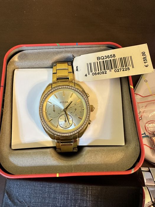 Часовник FOSSIL и Oruss