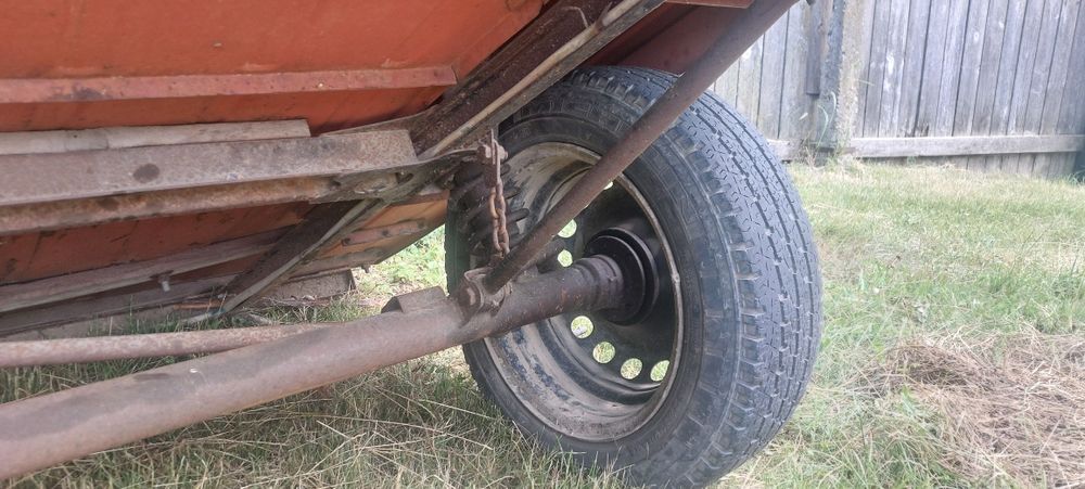 Vând Remorcă Solidă pentru Gospodărie sau Teren Privat (Fără acte) – Anvelope Michelin 14" C