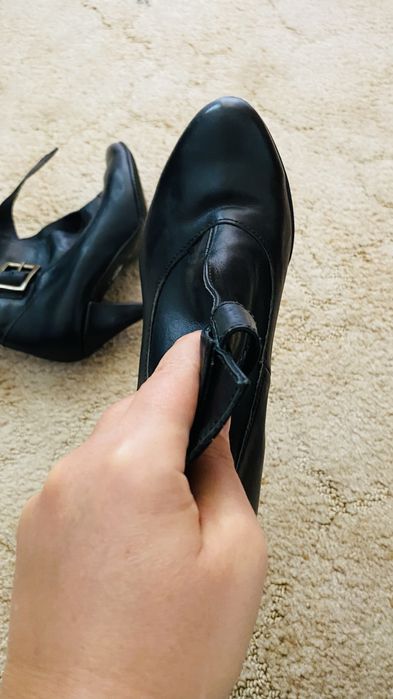 Botine dama negre, cu toc si catarama aurie,  marimea 37