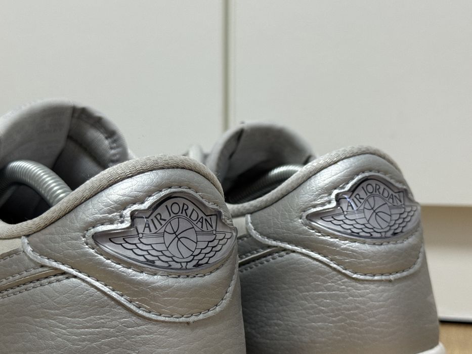 Air Jordan 1 Retro Low OG "Metallic Silver"