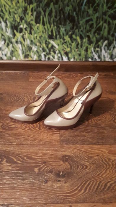 Продаются туфли кожаные.