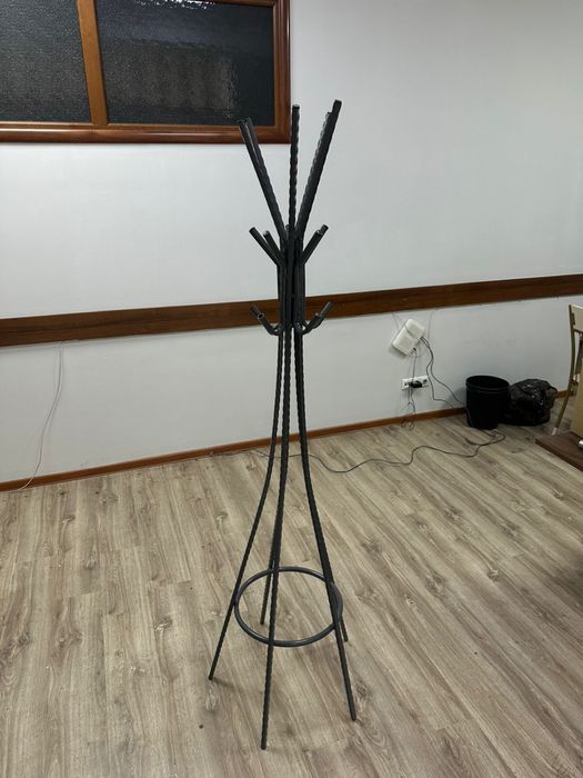 Вешалка для верхней одежды металлическая