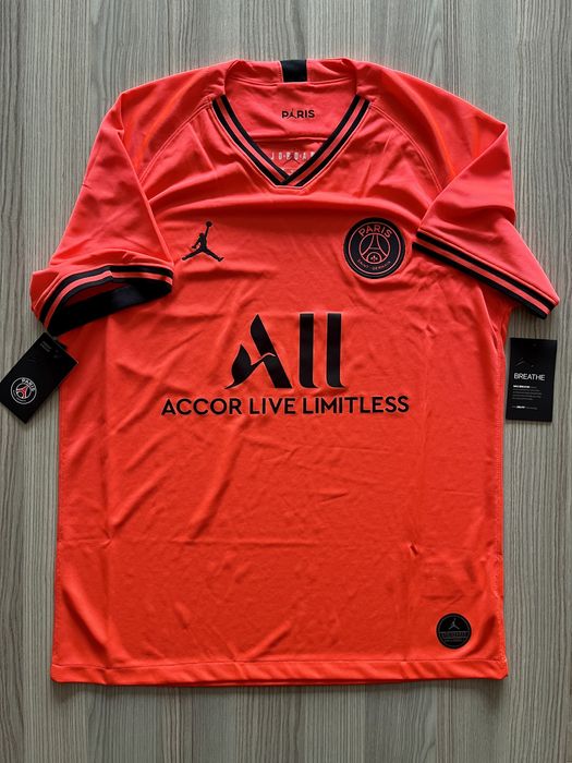 Оригинални екипи Liverpool, Barcelona, PSG и др.