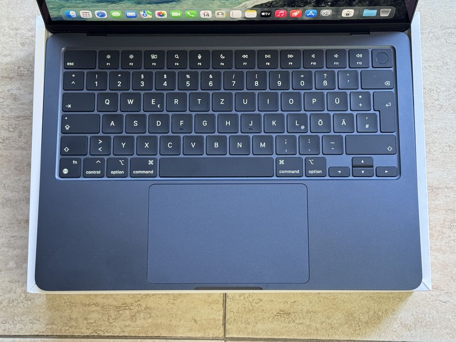 Apple MacBook Air 13” / M3 Chip / 2024 / 8GB RAM / 256GB SSD / Retina Display / A3113
