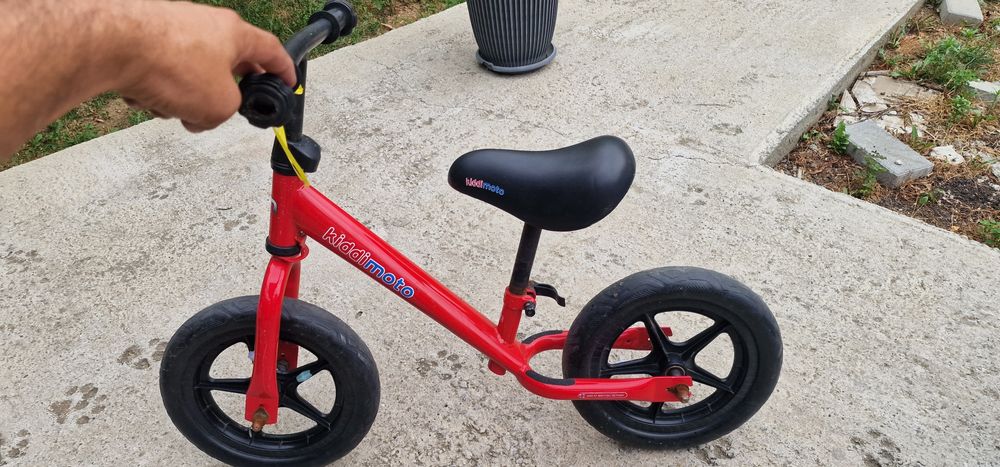 vand biciclete și trotinete pt copii