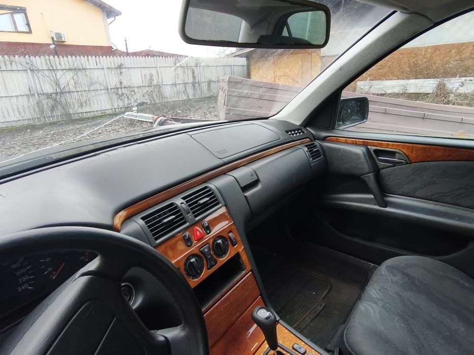 Mercedes E240 benzina 1998 funcțional dar fără catalizatoare