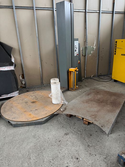 Masina infoliat paleti