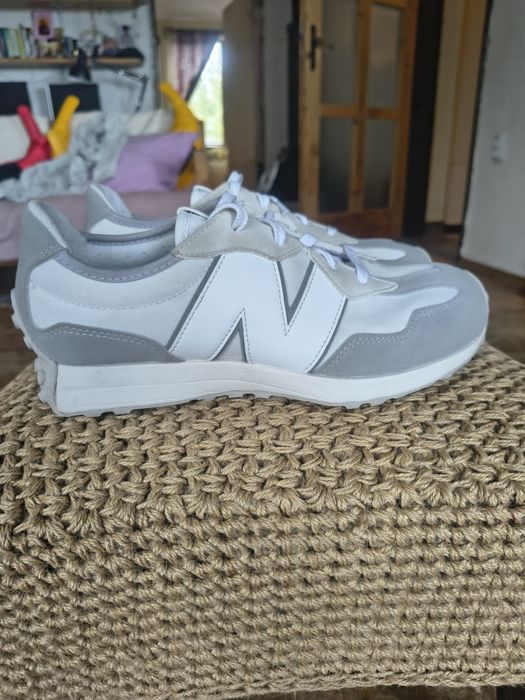 Обувки New Balance 327 носени веднъж