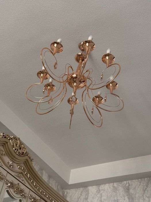 Люстря янги холатда.