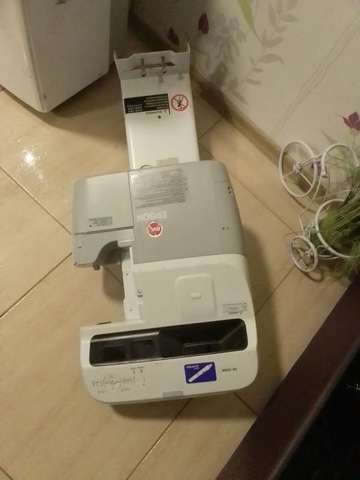 Vând videoproiector Epson